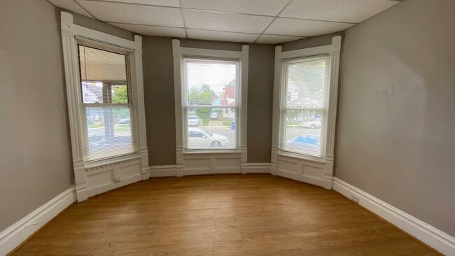 Building Photo - 1054 Lafayette Ave SE