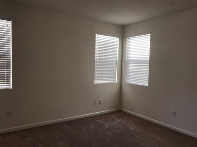 Building Photo - Two Story Home in Natomas, 3 bd/2.5ba, 2 c...