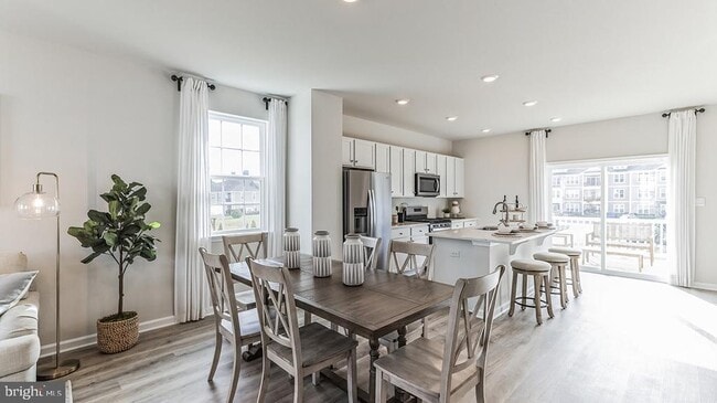 Building Photo - 212 Macoun Way