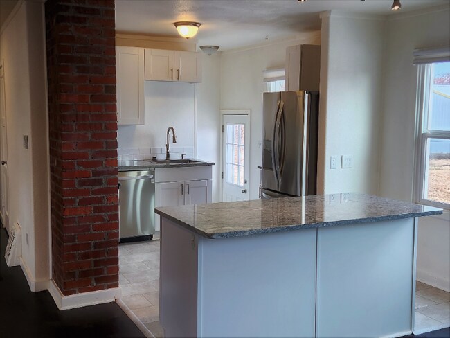 Building Photo - 320 Cullum Ave