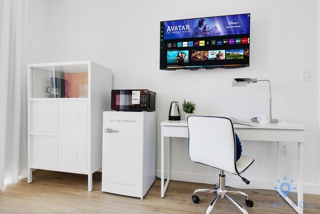 Building Photo - 2602 E Hallandale Beach Blvd