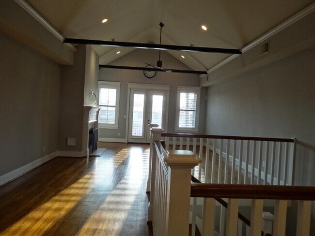 Building Photo - 1538 Nashua St