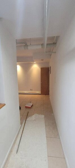 Building Photo - 37-20 85th St