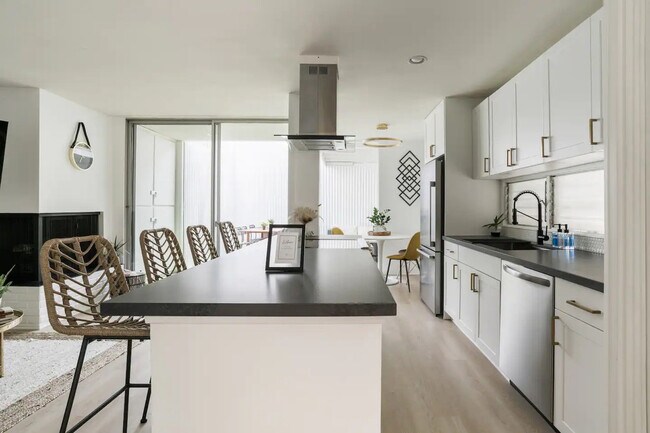 Building Photo - 1773 Torrance St