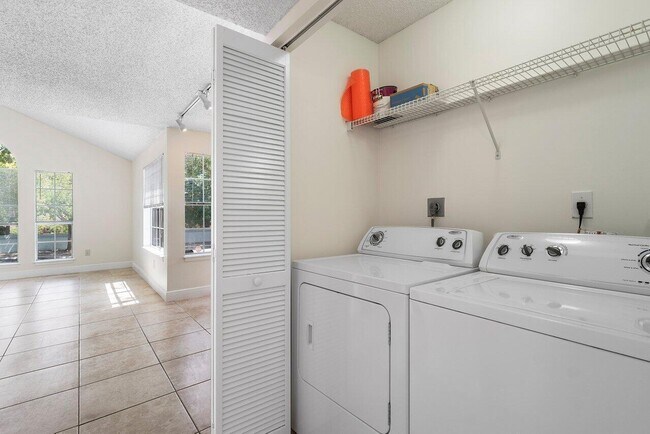 Building Photo - 1275 Crystal Way