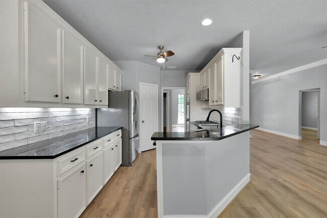 Building Photo - 84 Oak Grove Ln