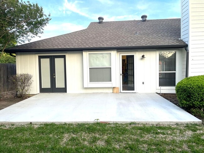 Building Photo - 4 Monterey Dr