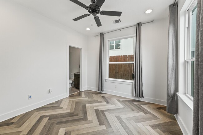Building Photo - 3205 Baron St