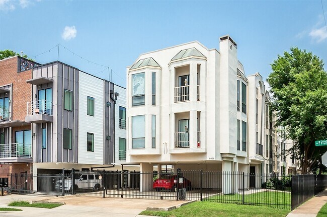 Building Photo - 2002 N Fitzhugh Ave