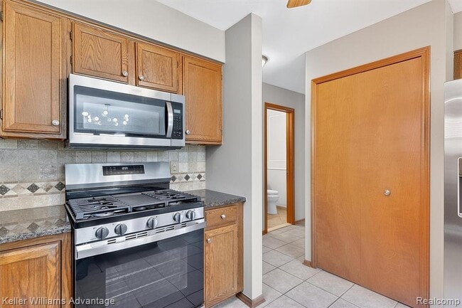 Building Photo - 40051 Finley Dr