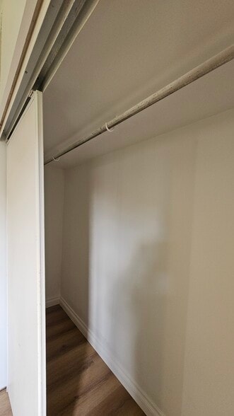 Big closet - 13939 Facade Ave