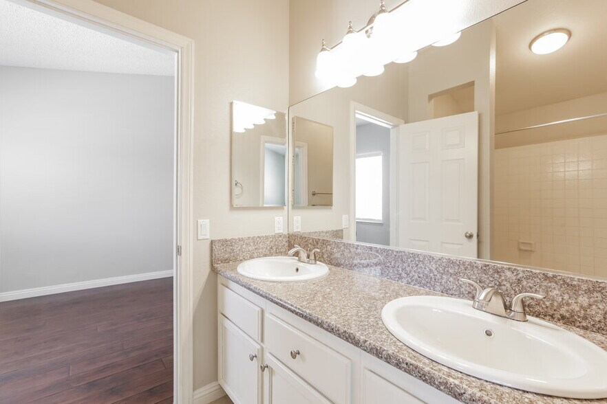 Building Photo - 7217 Chesterton Dr