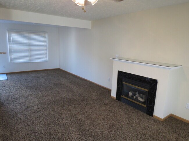 Building Photo - 4032 Grayson Dr, Obetz, OH 43207, USA