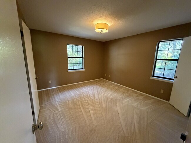 Building Photo - Home For Rent