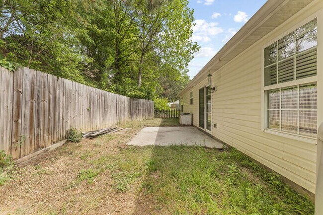 Building Photo - Charming 3-Bedroom Retreat with Cozy Fireplace in Simpsonville