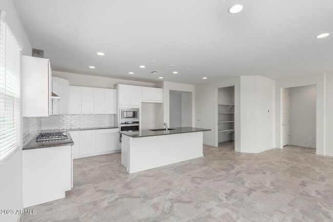 Building Photo - 8529 S 67th Dr