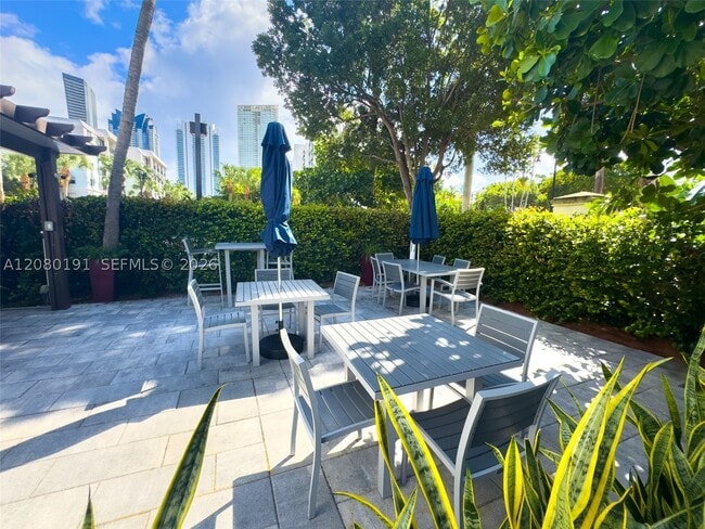 Building Photo - 17050 Bay 405 Bay