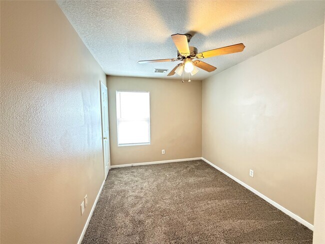 Building Photo - 15423 Fir Woods Ln
