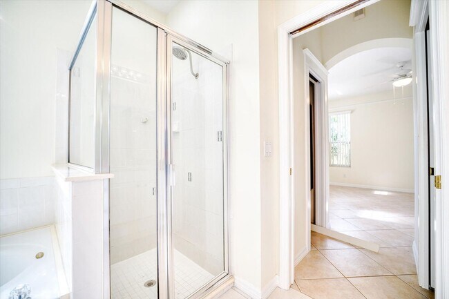 Building Photo - 2 Bedroom Plus Den/Office Home - Relaxing Pond View and Pet Friendly