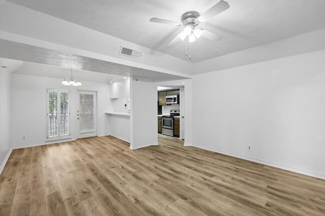Building Photo - 3105 San Jacinto St