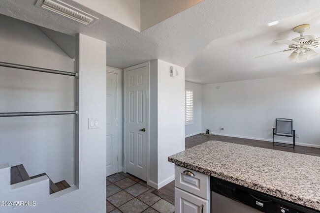 Building Photo - 820 W University Dr