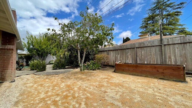 Building Photo - Updated and Renovated 4 Bedroom in Laguna Lake