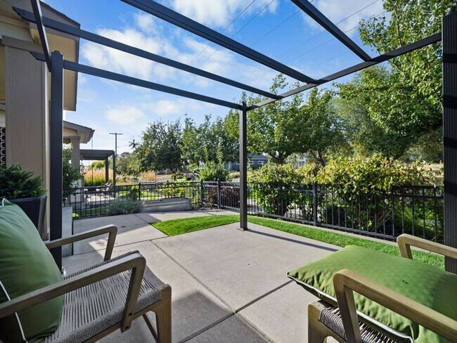 Building Photo - Desirable Kendall Yards Townhouse – Modern Living Near Downtown Spokane (Furnished)