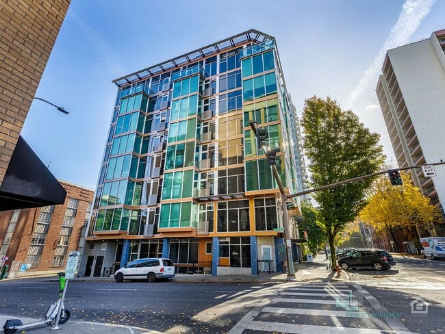 Building Photo - Stylish Urban Studio in the Heart of Downtown Portland