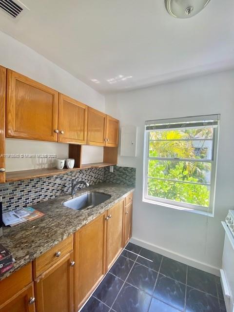 Building Photo - 830 W 40th St