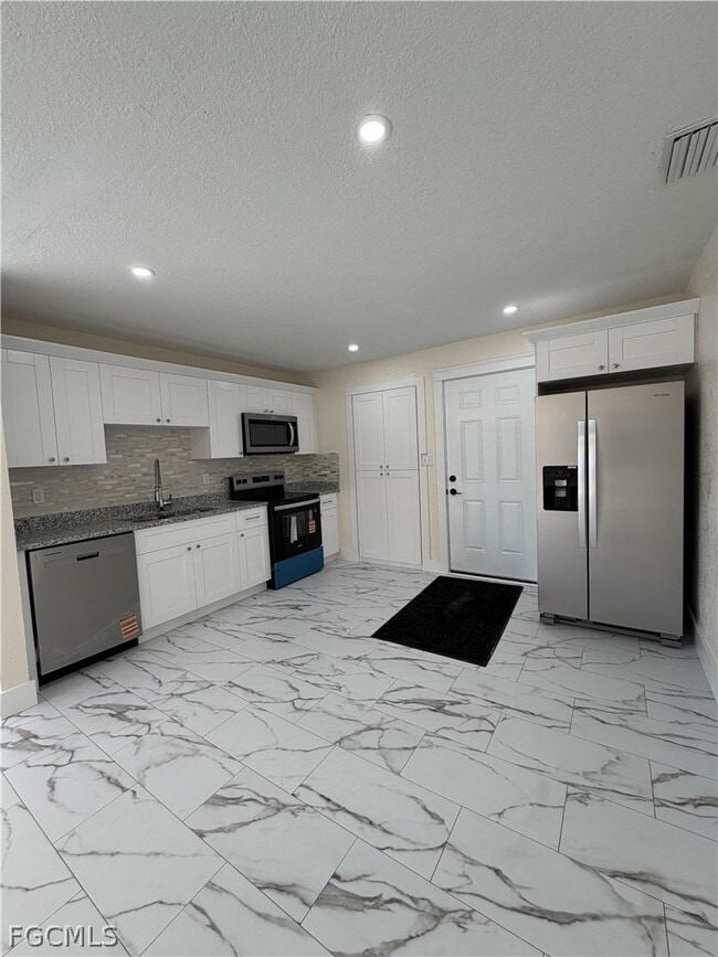 Building Photo - 27160 Chula Vista Dr