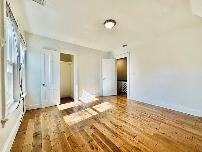 Building Photo - 66 Trumbull St