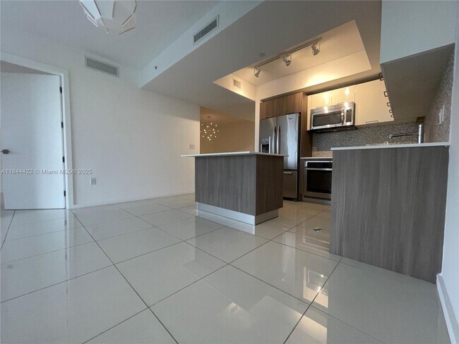 Building Photo - 5252 NW 85th Ave