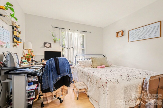 Building Photo - 2120 Rocky Knoll Dr