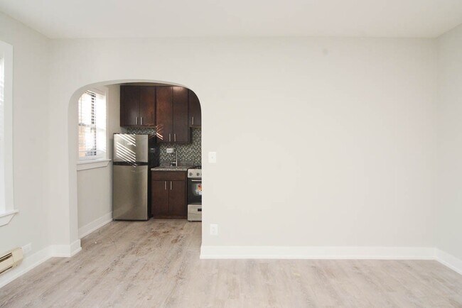 Building Photo - 4349 N Damen Ave