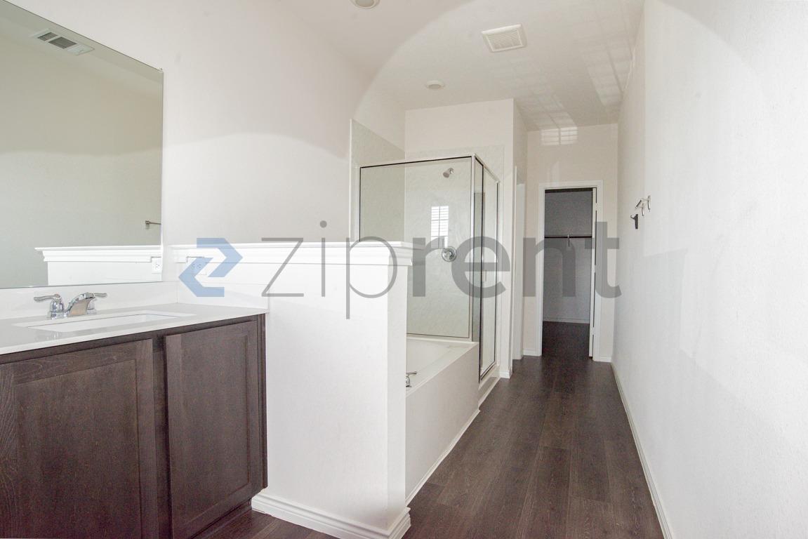 Building Photo - Unit