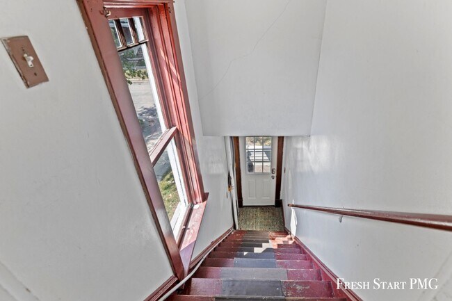 Building Photo - 820-822 Watson St SW