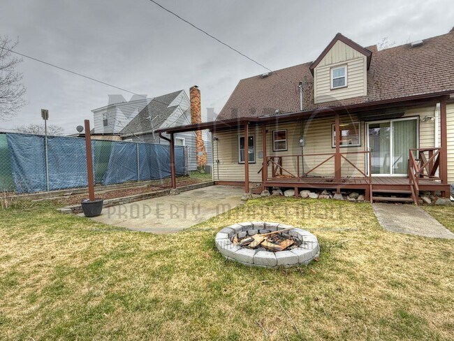 Building Photo - Beautiful Shadle Area Home