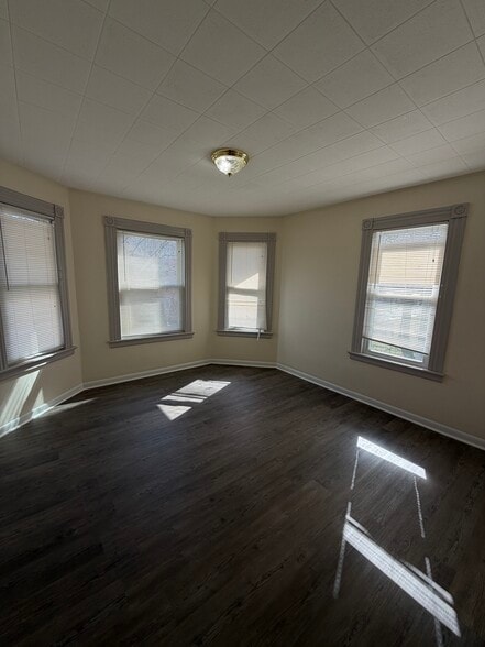 Building Photo - 123 High St