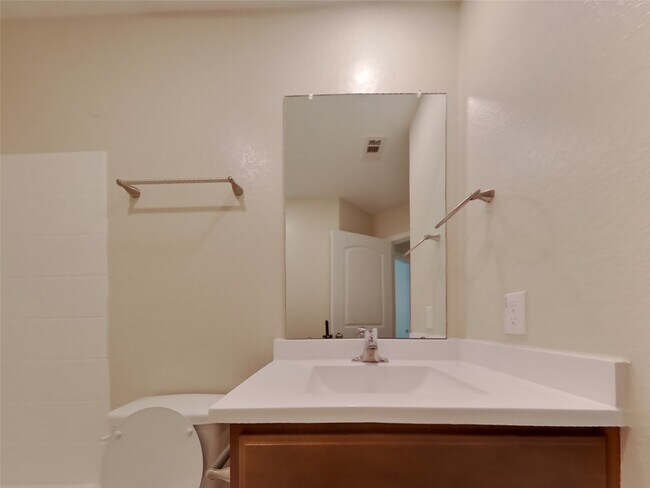 Building Photo - 524 Red Dusk Paint Dr