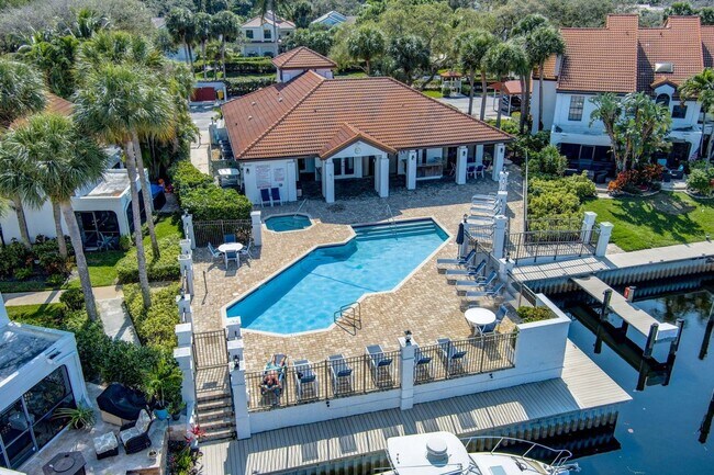 Building Photo - 2320 Treasure Isle Dr