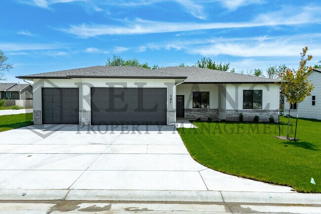 Primary Photo - 613 Elmwood St