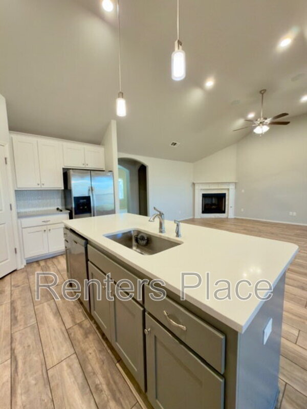 Building Photo - 1402 E New Orleans Pl