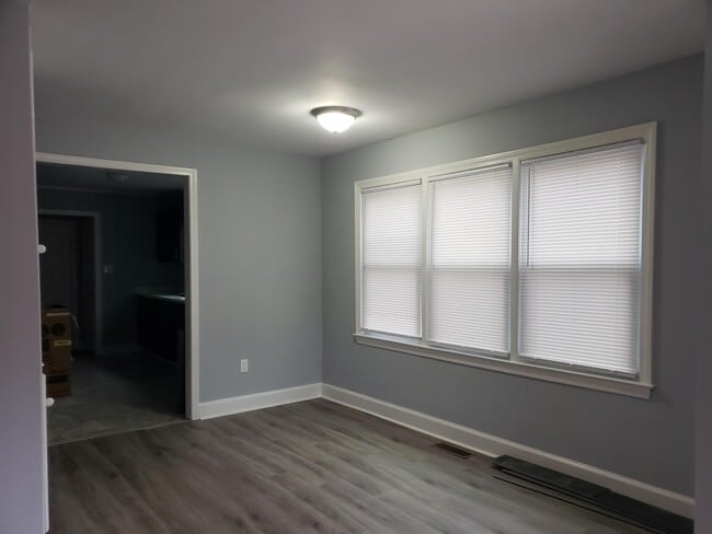 Building Photo - 810 Anarine Rd