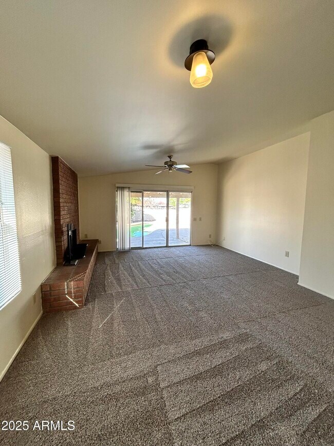 Building Photo - 2120 N Yucca Ct