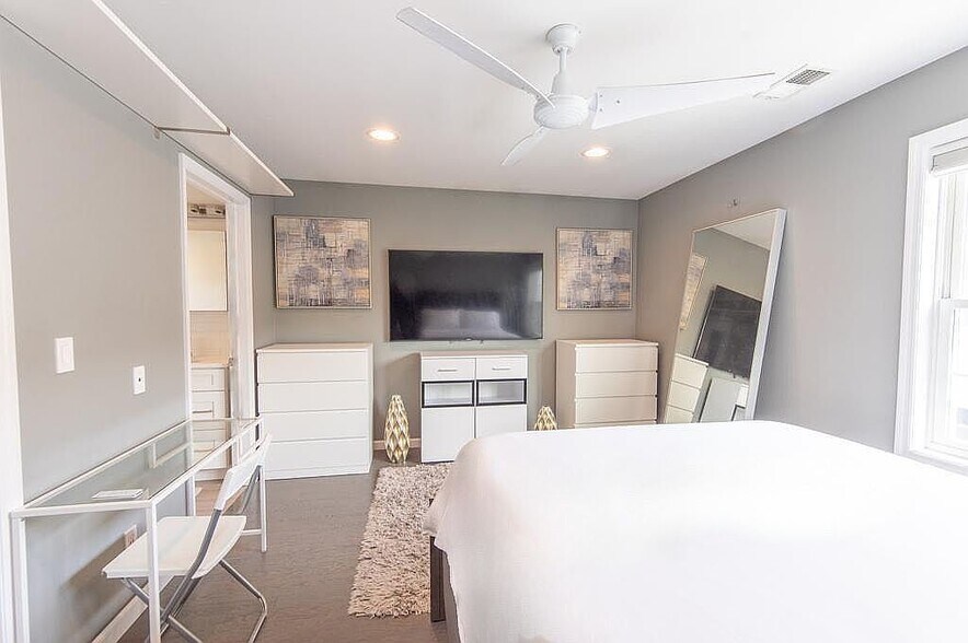 Building Photo - 201 Catherine St