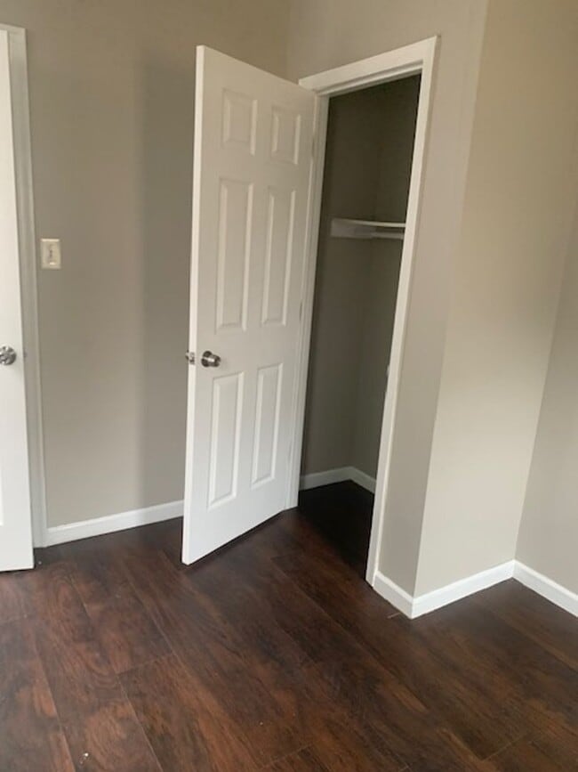 Building Photo - Beautiful 3 Bedroom / 2 Bathroom Home with Exposed Brick – Available Now!