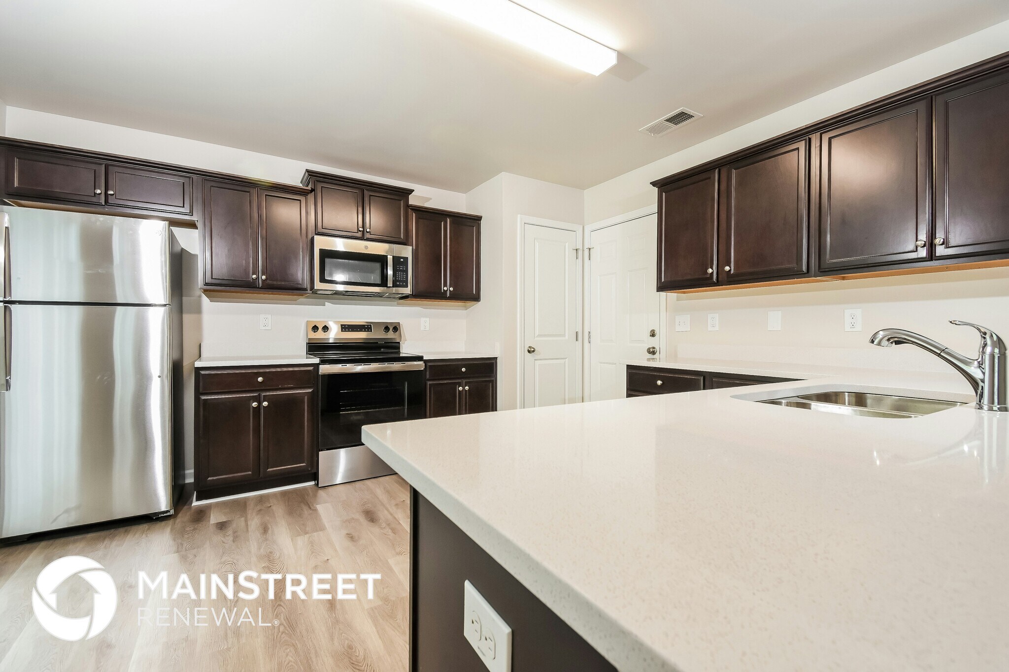 Building Photo - 4455 Oak Pointe Dr