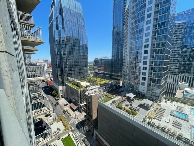 Beautiful Views - 301 Demonbreun St