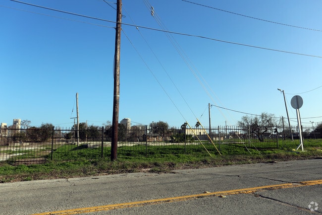Primary Photo - North Side Manor Apartments