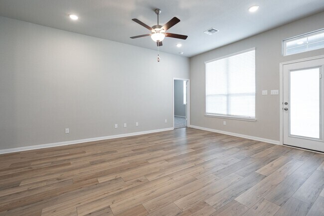 Building Photo - 3 Bed|2 Bath- with Study in Belton ISD